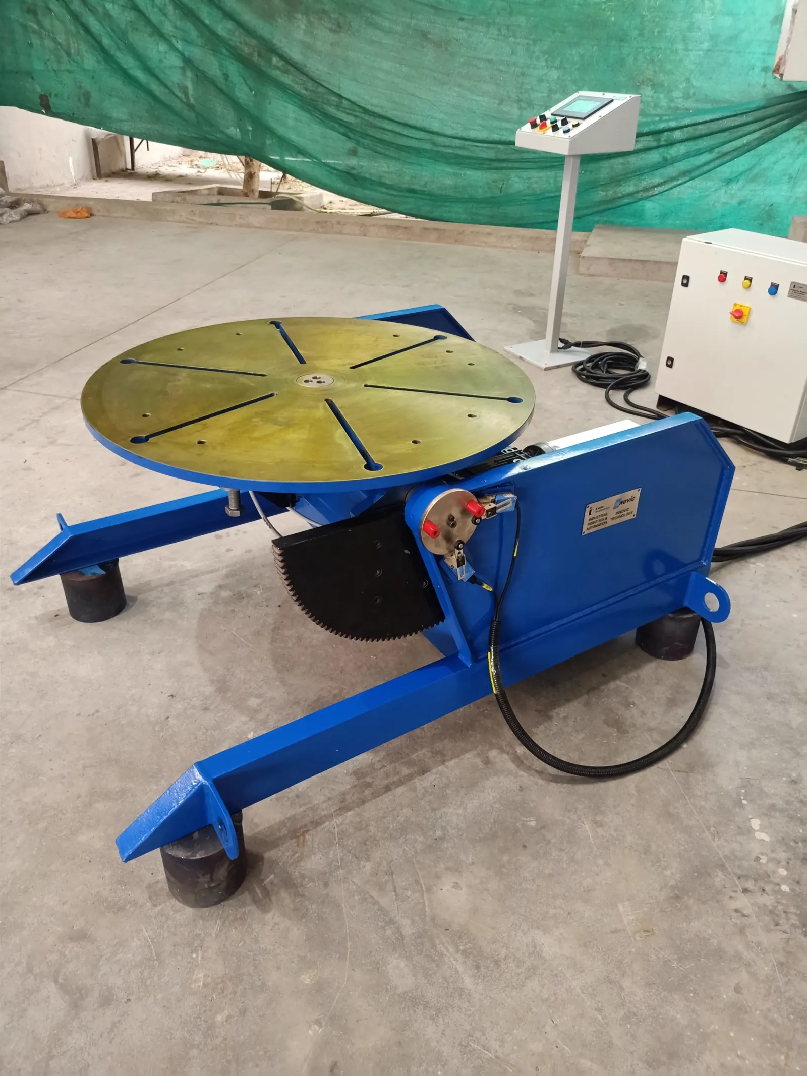 Two axis servo welding positioner